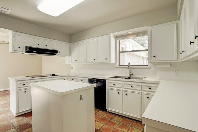 Photo - 15614 Whitewater Ln