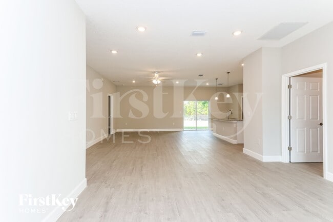 Photo - 1335 Towton St SE