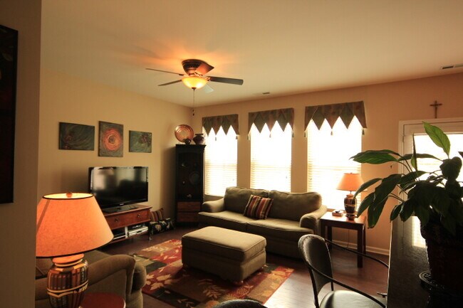 Photo - 4410 Hillsgrove Rd