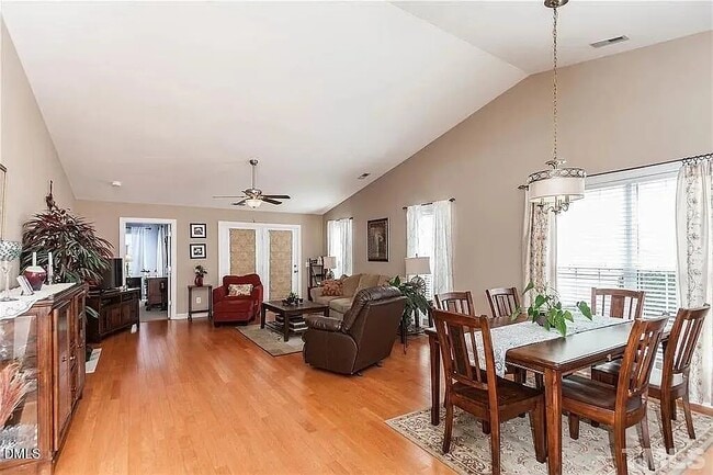 Photo - 113 Kudrow Ln