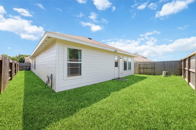 Photo - 17935 Becker Lndg Dr