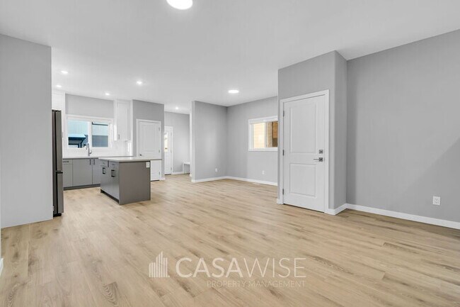 Photo - 10248-10157 157 St NW