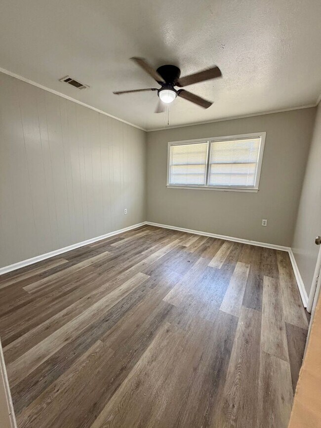 Photo - 4 Bed/2 Bath Brick Home