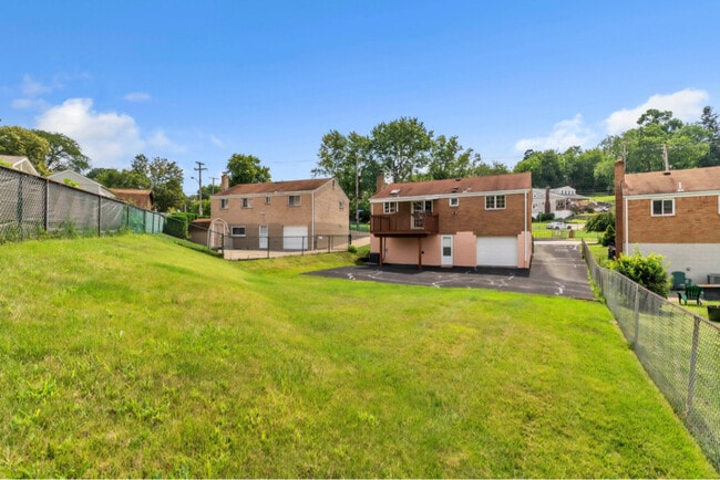 Photo - 2054 Noblestown Rd