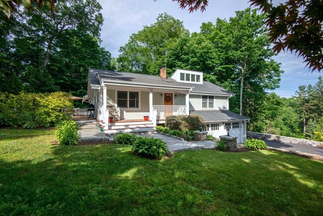 Building Photo - 172 Ponus Ave