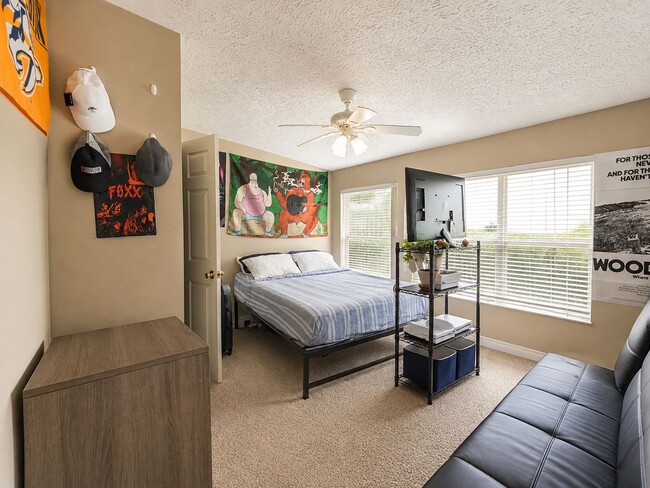 Photo - 802 Golfview Dr