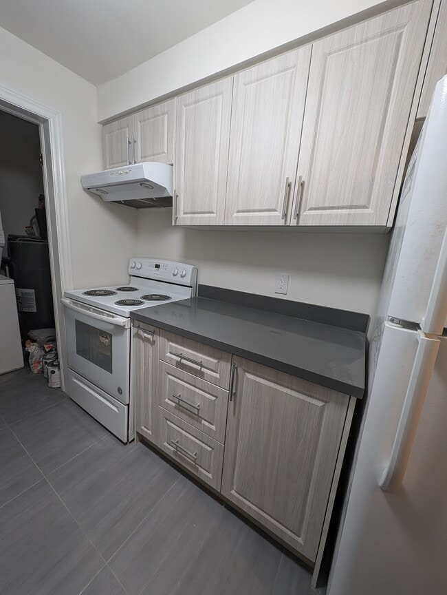 Photo - 189 Lake Driveway W