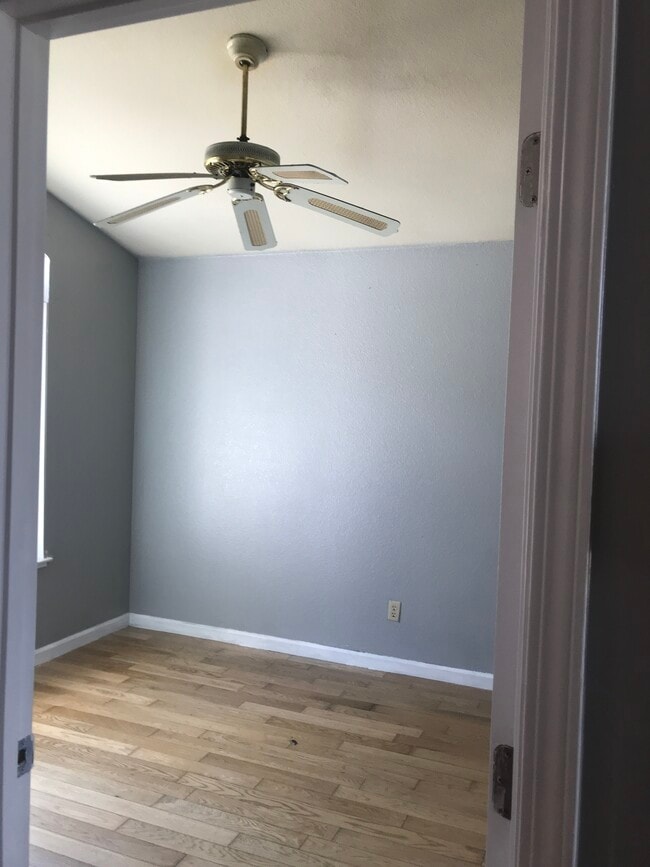 Photo - 1960 Seasons Way