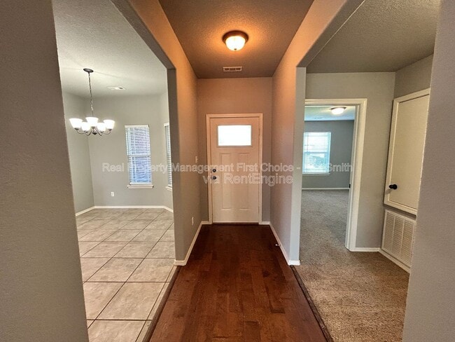 Photo - 423 Ridge Point Dr