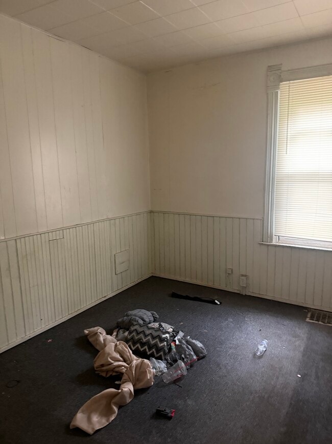 Photo - 619 Fairholm Ave