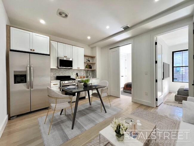 Brand new 4 Bed 3 Bath in Williamsburg - Brand new 4 Bed 3 Bath in Williamsburg Apartment Unit 2