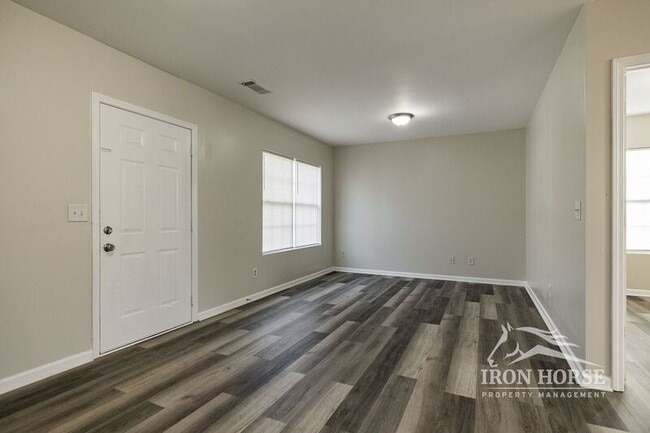 Photo - 634 Mill Stone Bluff