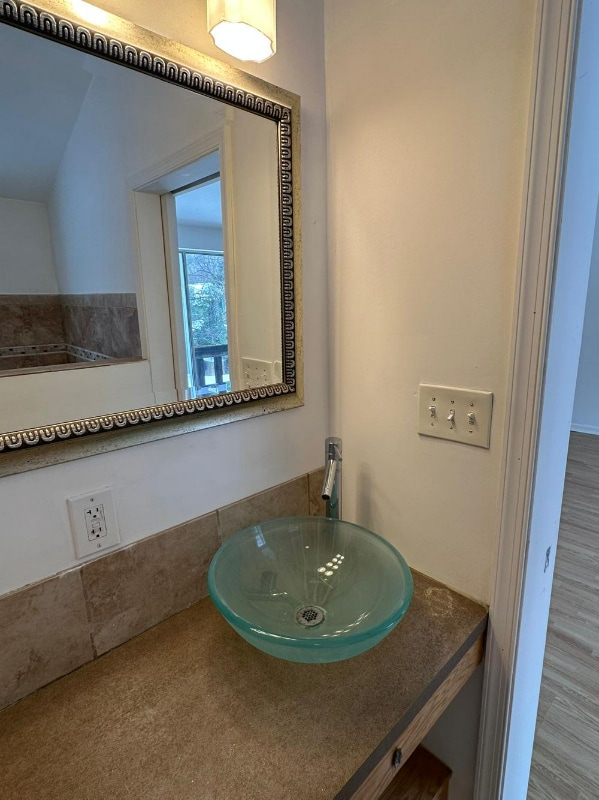 Photo - 301 Loureiro Ln