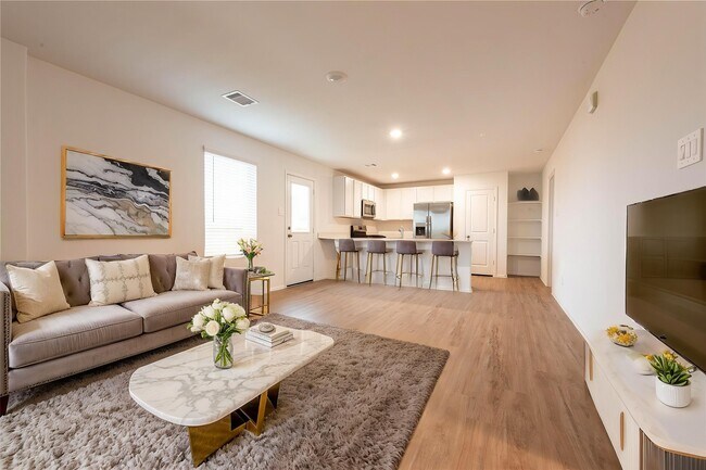 Photo - 913 Oak Mist Ln
