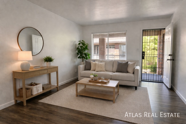 Photo - 1045 E University Dr Unidad 203