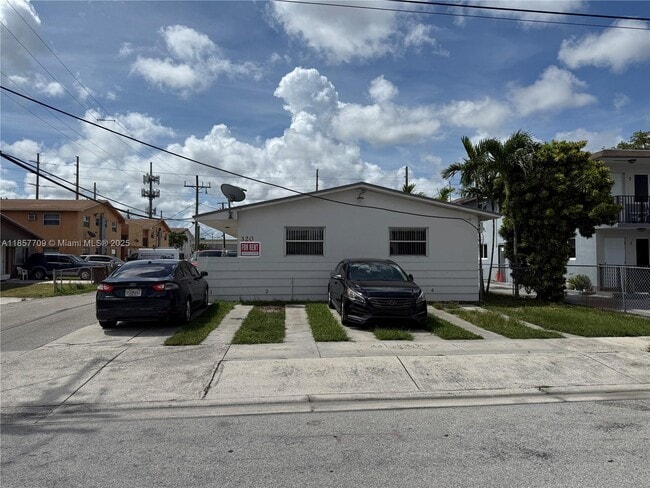 Photo - 320 W 10th St Unit 1