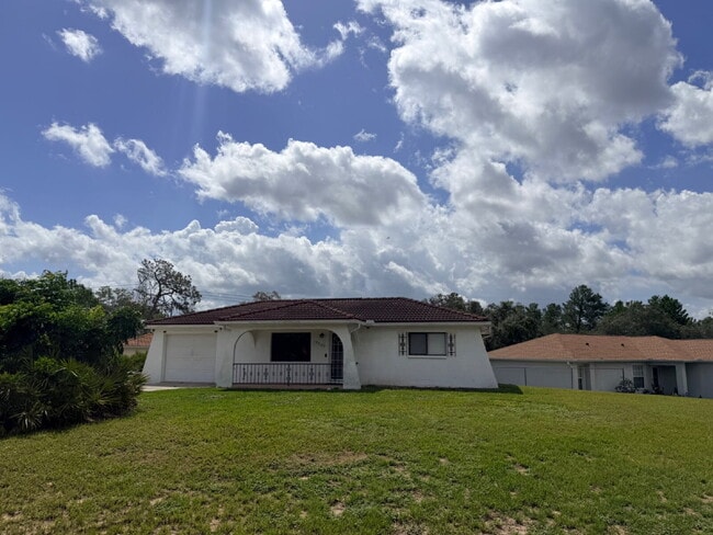 Building Photo - Adorable 2 Bedroom, 1 Bathroom, 1 Car Garage Home on a Large Corner Lot for rent.
