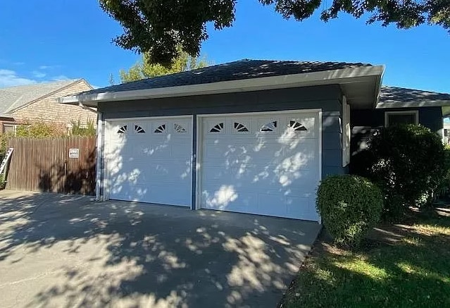 Photo - 1083 Thompson Ave