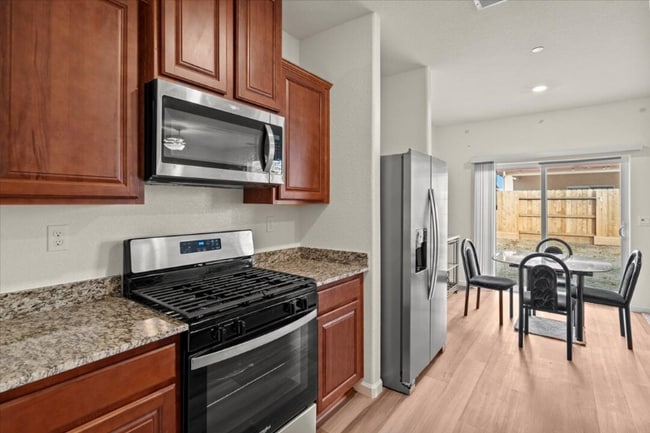 Photo - 10400 Skynyrd Way