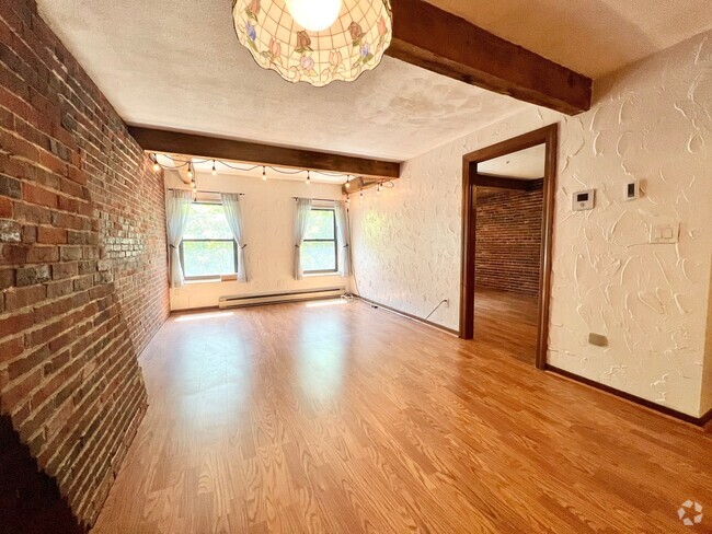 Building Photo - 100 Commercial St Unit 4 Rental