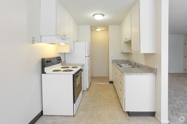 2BR, 1BA - 862 SF - Bellaire Estates