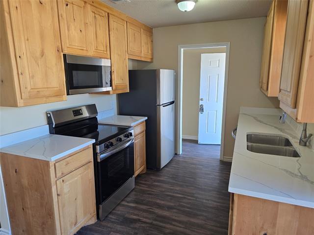 Photo - 7528 Meadowlark Ln N