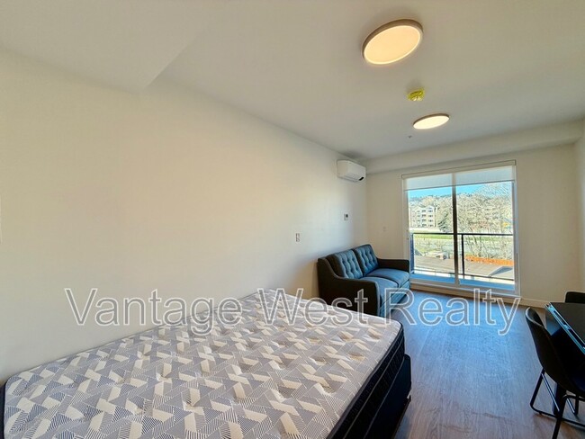 Photo - 1380-1380 Pridham Ave
