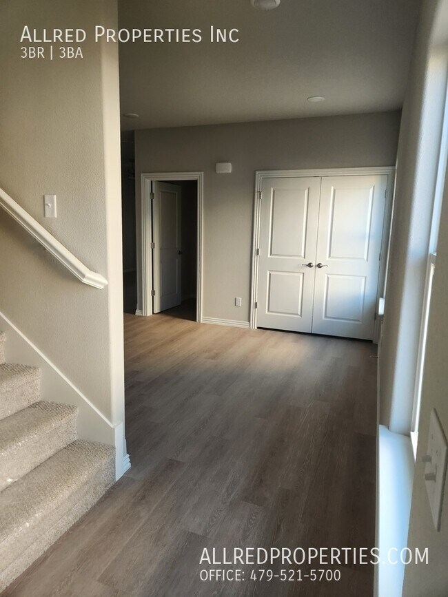 Photo - 1608 Casuarina Dr