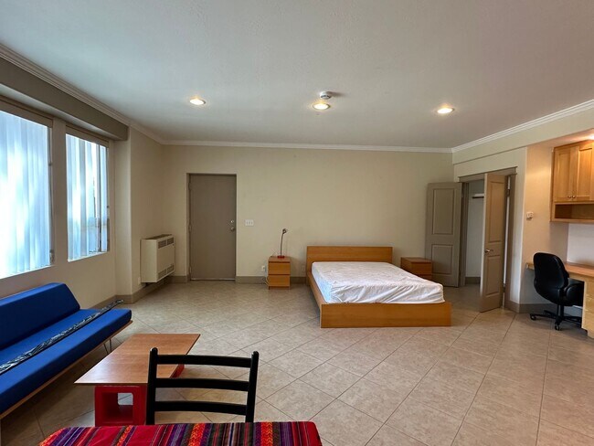 Photo - Furnished Studio READY NOW! electricity in...