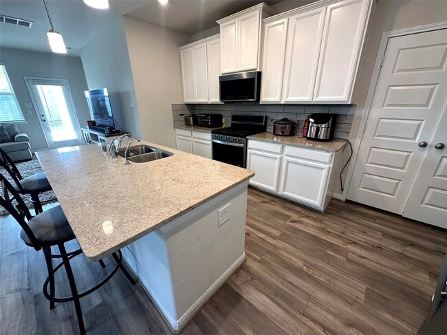 Photo - 7076 Silverleaf Oak St