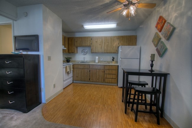 Studio Dining & Kitchen - Pine View Village Apartments