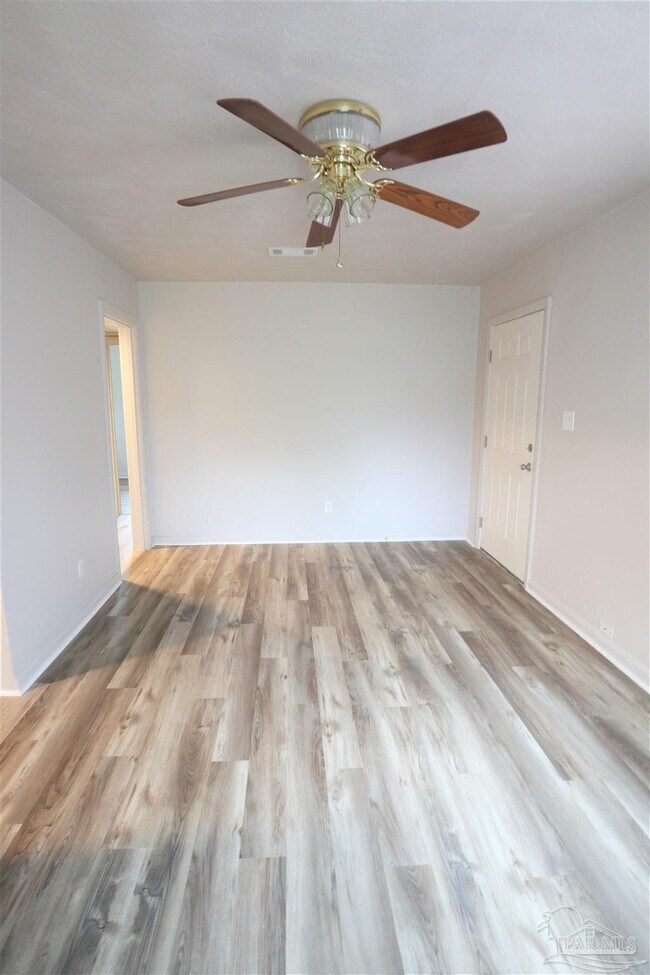 Photo - 527 Frisco Rd