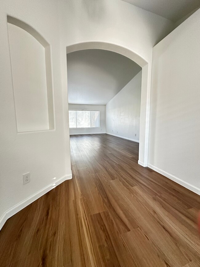 Entryway into Living Room - 532 W Villa Rita Dr