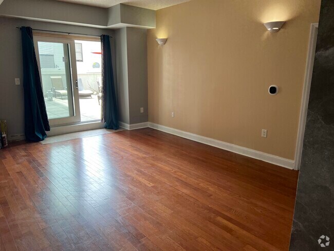 Building Photo - 4315 Park Ave Unit 2i Rental