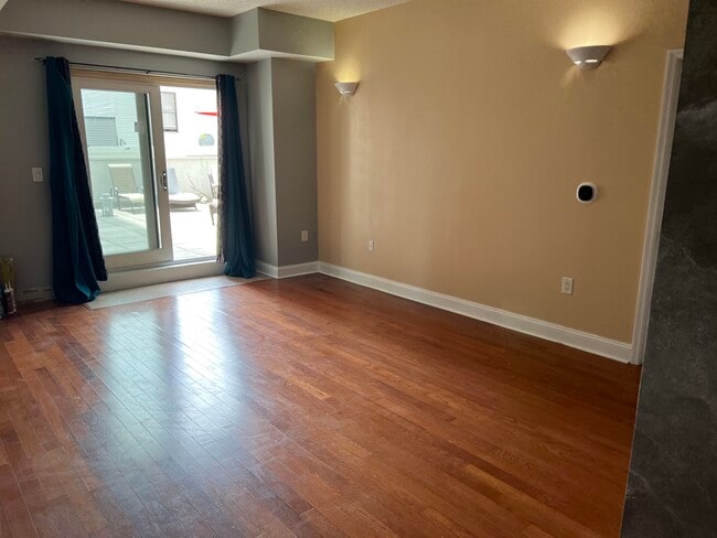 Building Photo - 4315 Park Ave Unit 2i Rental