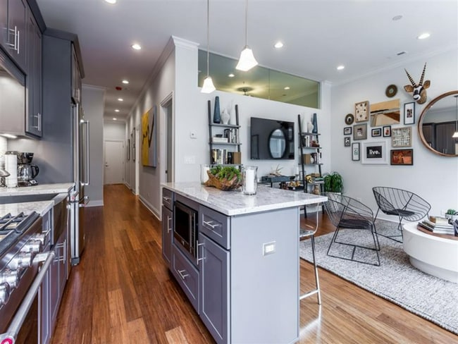 Photo - 833 S Wells St