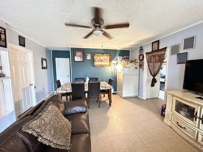 Photo - 3212 Pecan St Unidad Front House