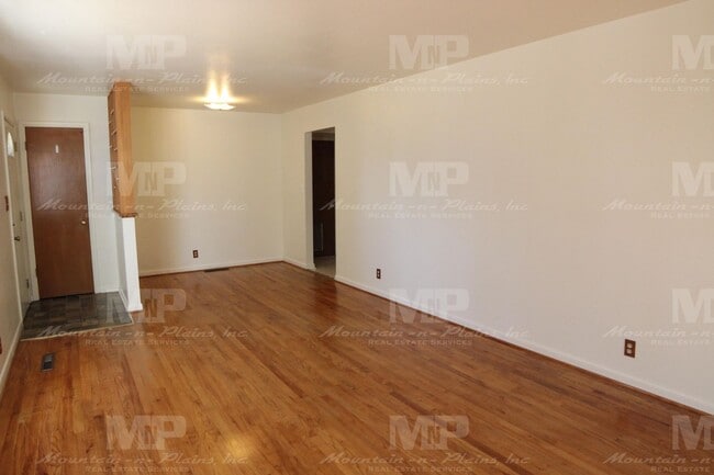 Photo - 1215 Lynnwood Dr