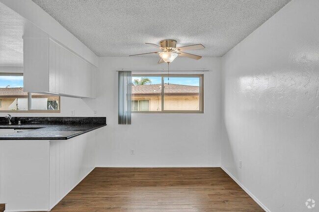 1BR, 1BA - 800SF - Dining Area