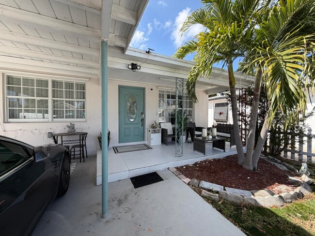 Photo - 417 N F St