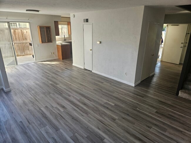 Photo - 289 Melrose Dr