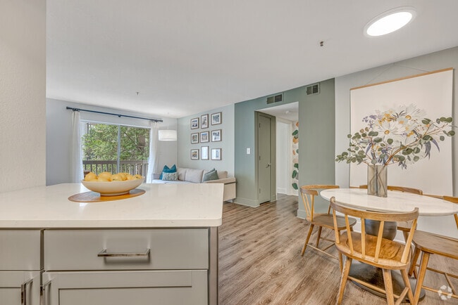 1BR, 1BA - 750SF - Dining Room