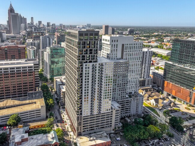 Photo - Momentum Midtown