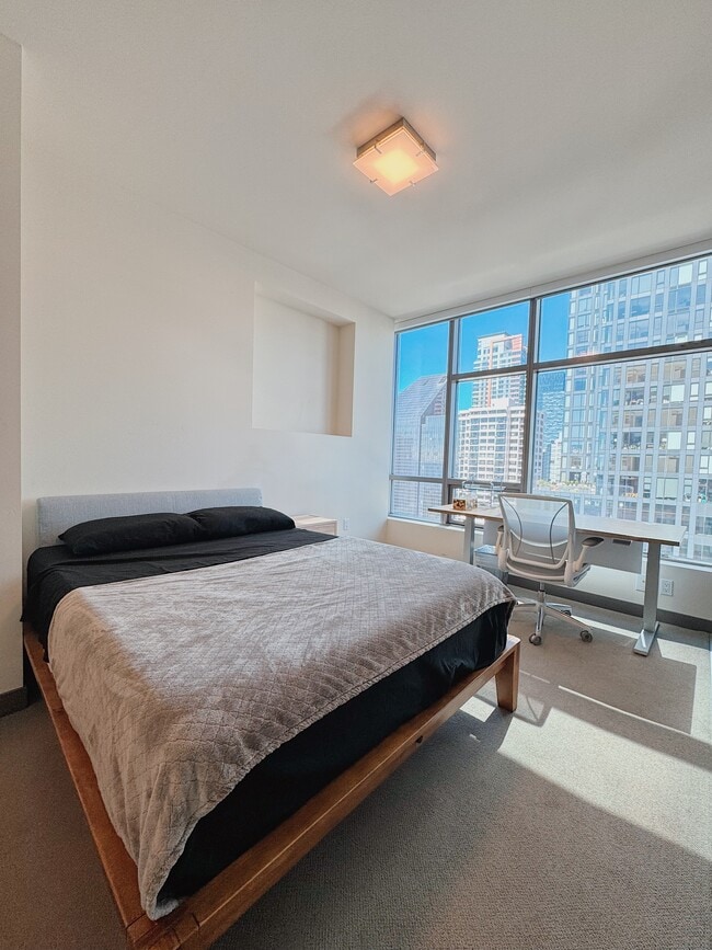 Building Photo - 2033 2nd Ave Unit 1505