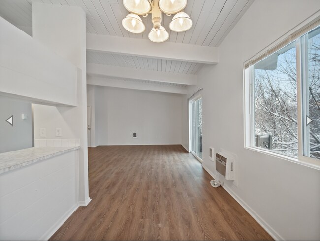 Photo - DESIRABLE MILLWOOD NEIGHBORHOOD ON TREE LI... Unidad 8921