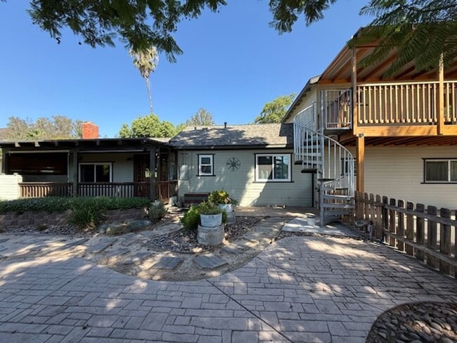 Building Photo - Country Living Close to Everything! Rental