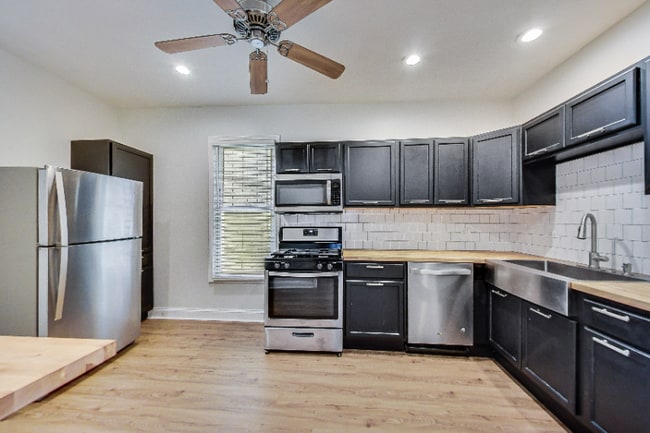 Photo - 2719 N Ridgeway Ave Apartment