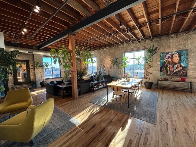 Área de estar - 319 SW 5th St Unidad Suite 300