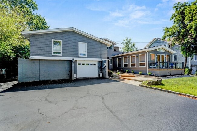 Photo - 74 Seneca Pl