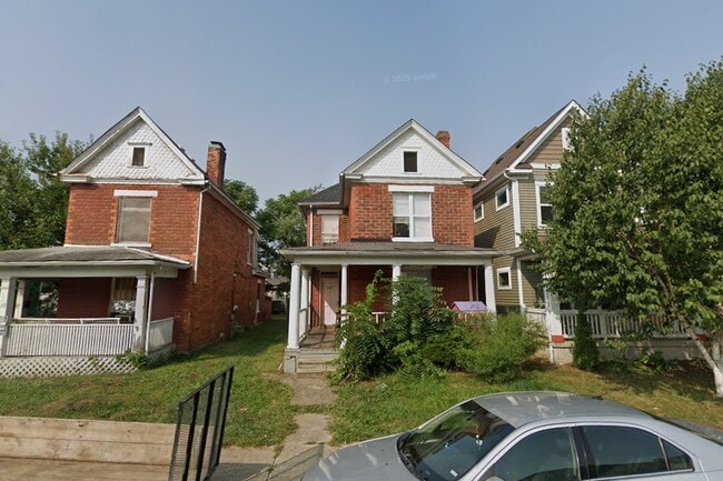 Building Photo - 153 S Cypress Ave